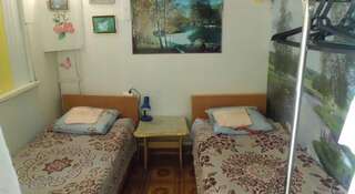 Гостиница Guest House Morskaya 12A Феодосия Бюджетный двухместный номер с 2 отдельными кроватями-10