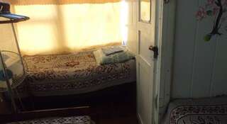 Гостиница Guest House Morskaya 12A Феодосия Бюджетный двухместный номер с 2 отдельными кроватями-8