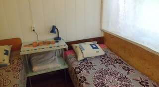 Гостиница Guest House Morskaya 12A Феодосия Бюджетный двухместный номер с 2 отдельными кроватями-4
